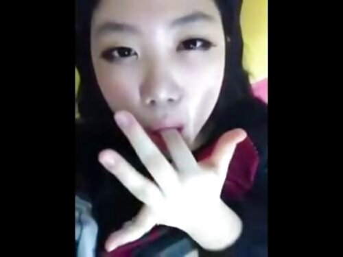 มูแลตโตที่มีผมสีน้ำต ...