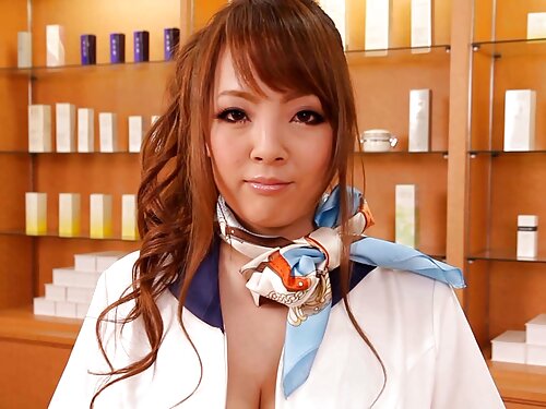 สาวผมบลอนด์ที่มีหน้า ...
