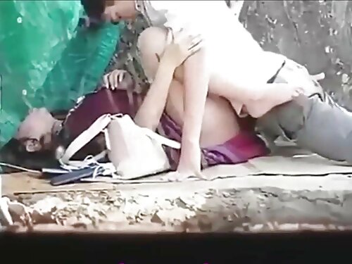 สามสาวในชุดอีโรติกแล ...