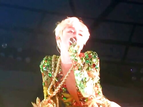 สีน้ำตาลกับแฟนสาวหลั ...